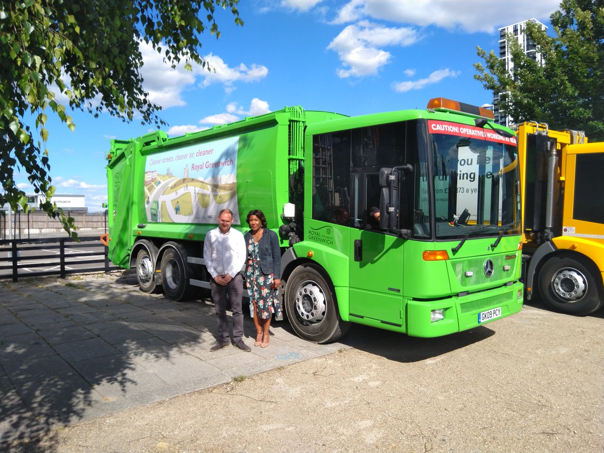 @DanLThorpe & @dscottmcdonald with a world first- our new electric refuse collection vehicle. Greenwich; first in innovation