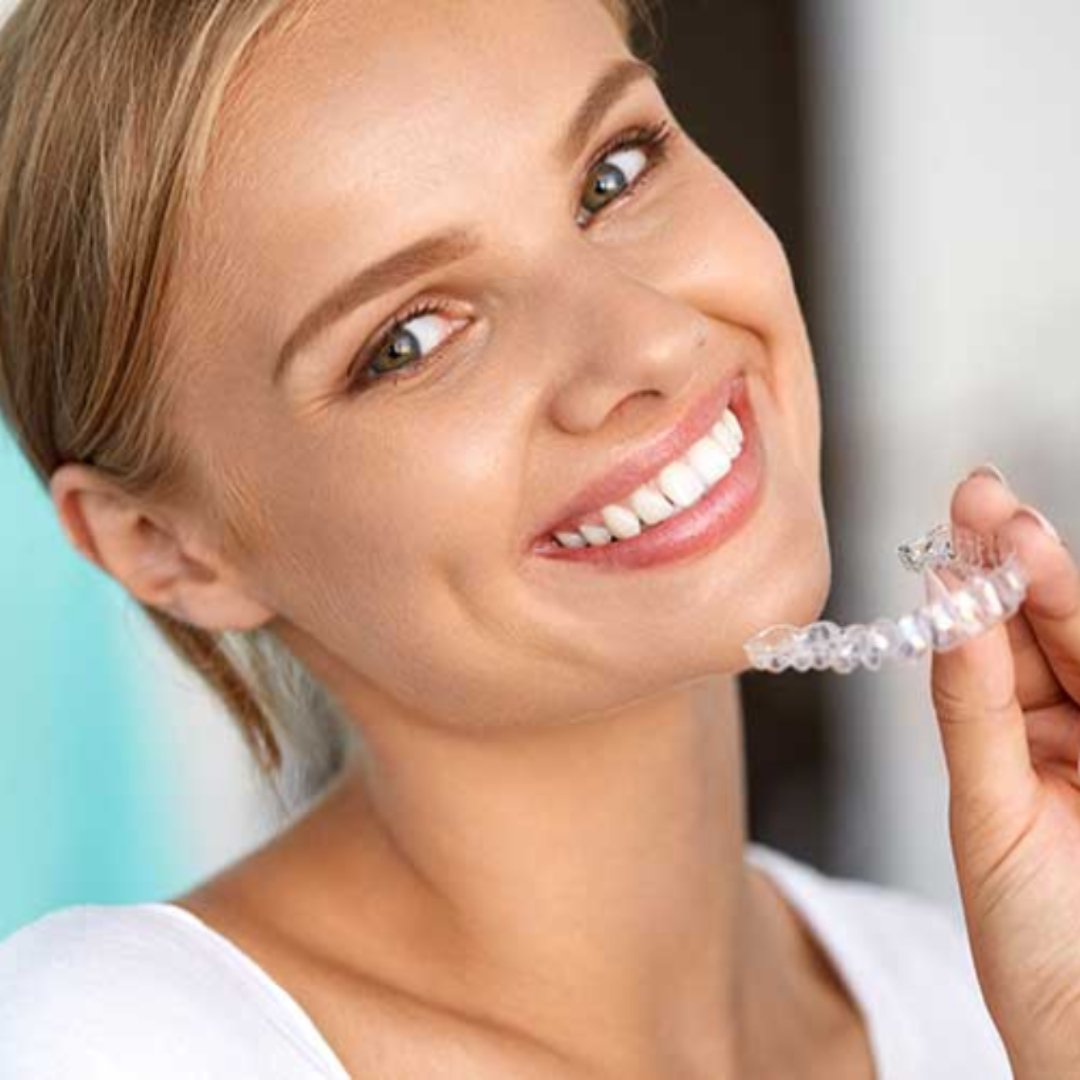 DARRDentistry's tweet photo. Invisalign® offers an almost invisible aligning system that straightens teeth fast and contains no metal.  #DarrDentistry #smile #Invisalign https://t.co/0BvGgnLutt