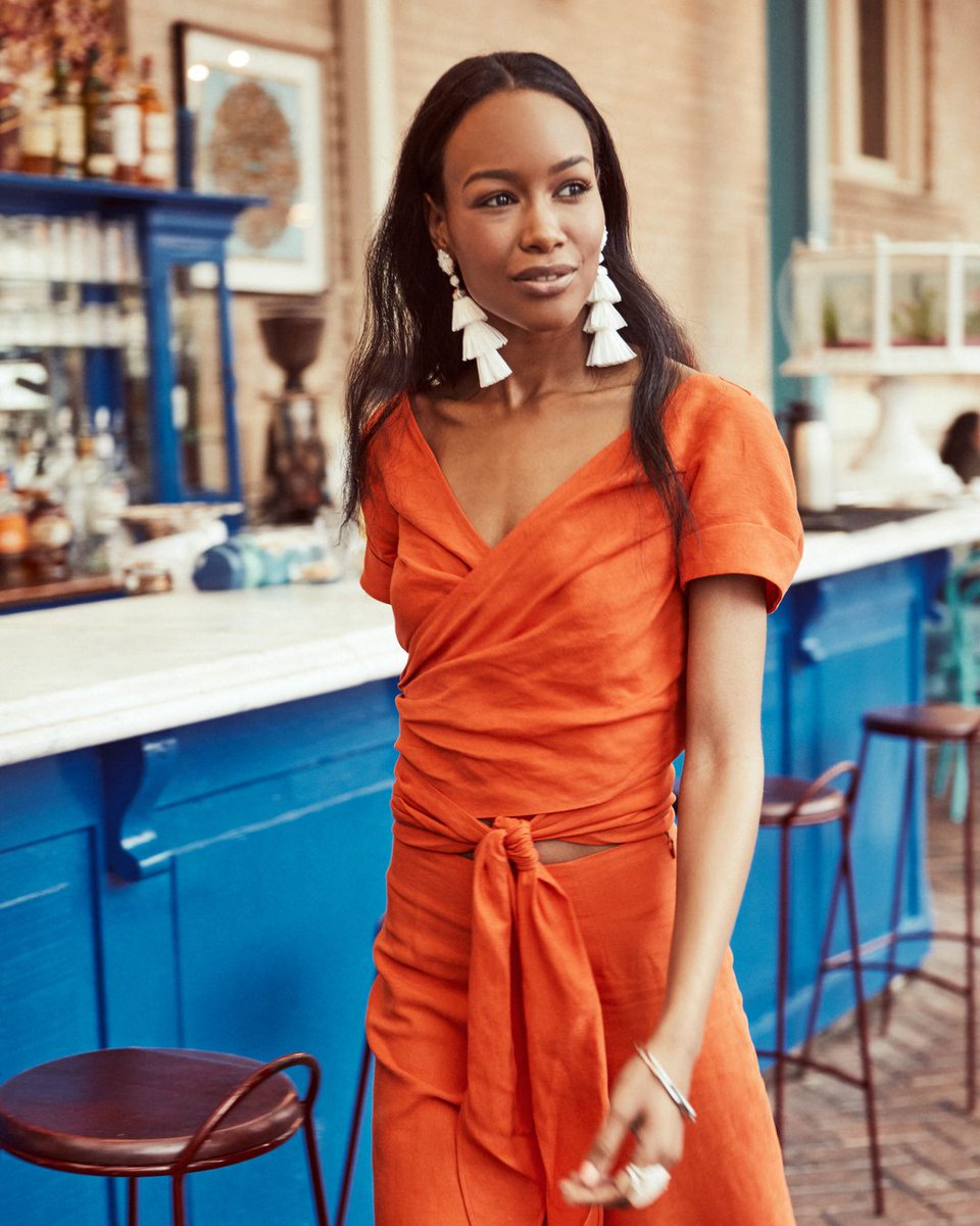 KendraScott's tweet photo. We see you, Friday, and we're ready for ya. #KendraScott
https://t.co/AhvF3oWHaj
Lightweight and on-trend, the Natural Raffia used in our Denise Earrings for #KSSummer18 Collection is custom made from palm leaves. https://t.co/WVF7Q5vRKU