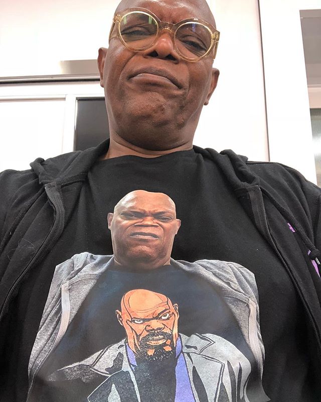 lacosacine's tweet photo. Samuel Jackson con una remera de Samuel Jackson usando una remera de Samuel Jackson. #SamuelJackson https://t.co/zWGb2g4Fzd