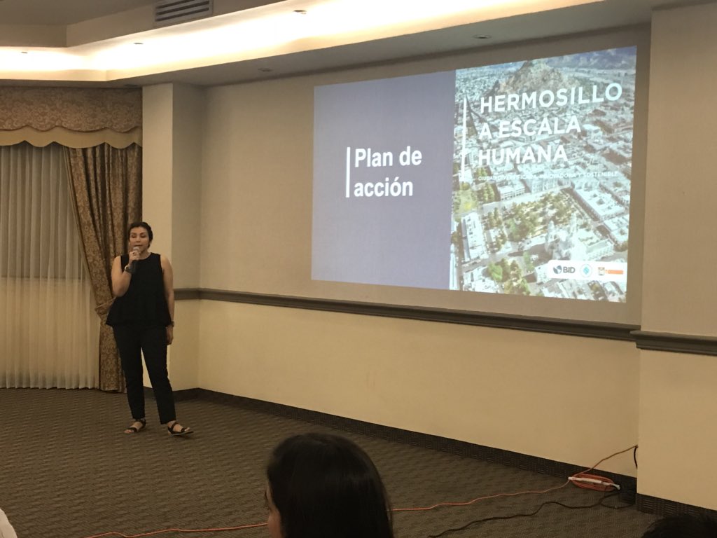 ConsejoINCIDE's tweet photo. Arq. Carolina Espinoza Guerrero
Directora General del Implan, presentado ante la sociedad organizada, el plan de acción para Hermosillo. Síguenos por FBLive 
https://t.co/dytKv79Gqn https://t.co/na41JqBLUm