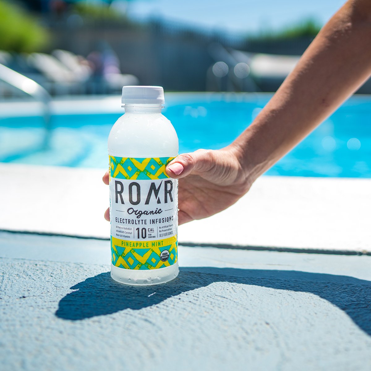 roarorganicca's tweet photo. Kick it back poolside with an extra splash of hydration 💦

https://t.co/gSlISKO4b2 https://t.co/vkwU2BnSbv