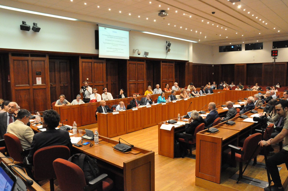 CIHEAMBari's tweet photo. Nell'ambito della conferenza "L’innovazione nei settori Acqua e Agri-food: Esperienze, attori e prospettive" organizzata da @milanfoodlaw e @PRIMA_Fundacion, @g_ladisa di @iam_bari ha presentato l’approccio #Nexus del progetto #MedSpring @AgoraMedSpring #water, #energy #food https://t.co/mnb3Mr33U9