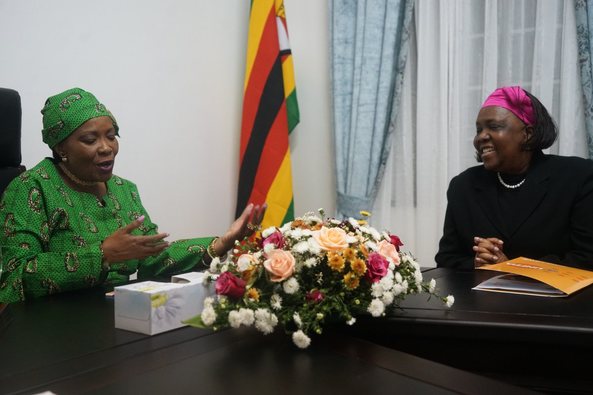 UNFPA_Zimbabwe's tweet photo. @UNFPA rep @Emuia pays courtesy call on the newly appointed #maternal and #childhealth ambassador & #firstladyofzim Auxillia Mnangagwa at the state house @abbiemse @YuUnfpa @UNZimbabwe @BishowParajuli https://t.co/OFn10ZH1EF