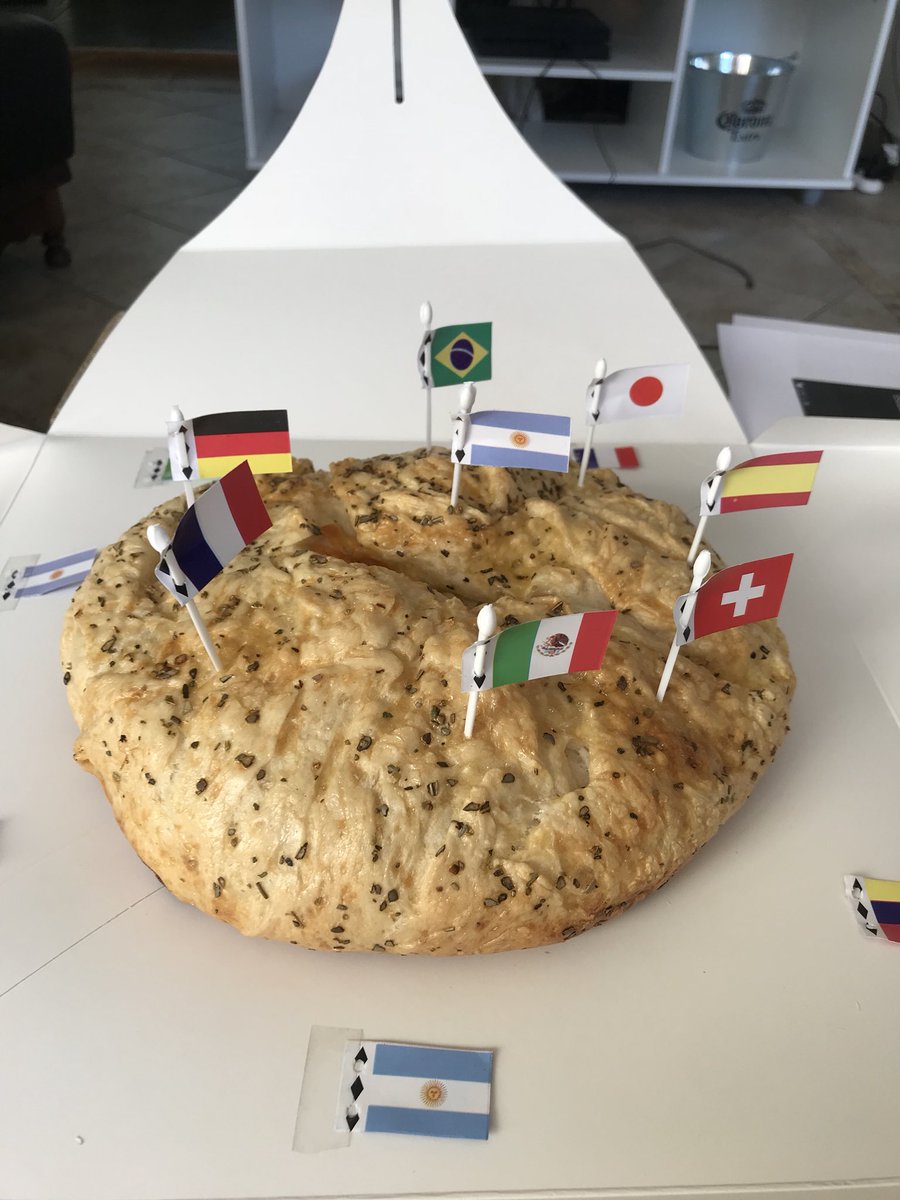 Buen mediodía para todos. Esperando el partido acá mi pan! #Roma5 <a href="/holapancoe/">#pancoe</a>