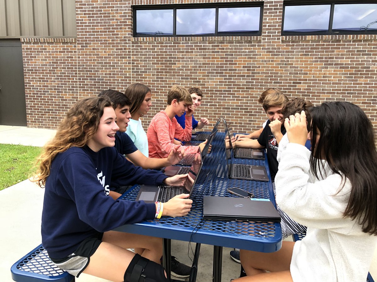 stmhelpdesk's tweet image. Learning about the school with a #webquest #tablettraining #Classof2022