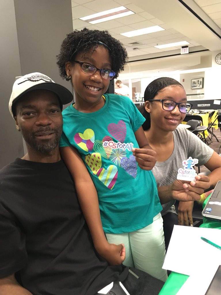 ruthef's tweet photo. The family that codes together, stays together! Loved meeting the Harris family at #CodeDetroit #CSforAll #DetSW18 @BlackGirlsCode I’m sending them ur way! https://t.co/iRbH8RmMd9
