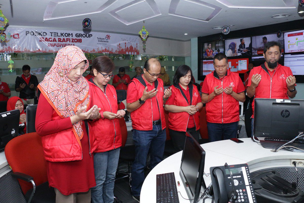 infonusa's tweet photo. Penutupan Posko Siaga RAFI 2018, dimeriahkan dengan pengumuman para pemenang lomba Ramadhan Fair (Islamic Song Contest, dekorasi layanan, MTQ, liputan Ramadhan) #telkomgroupsiaga #infomediasiaga https://t.co/DjsDI2V6au