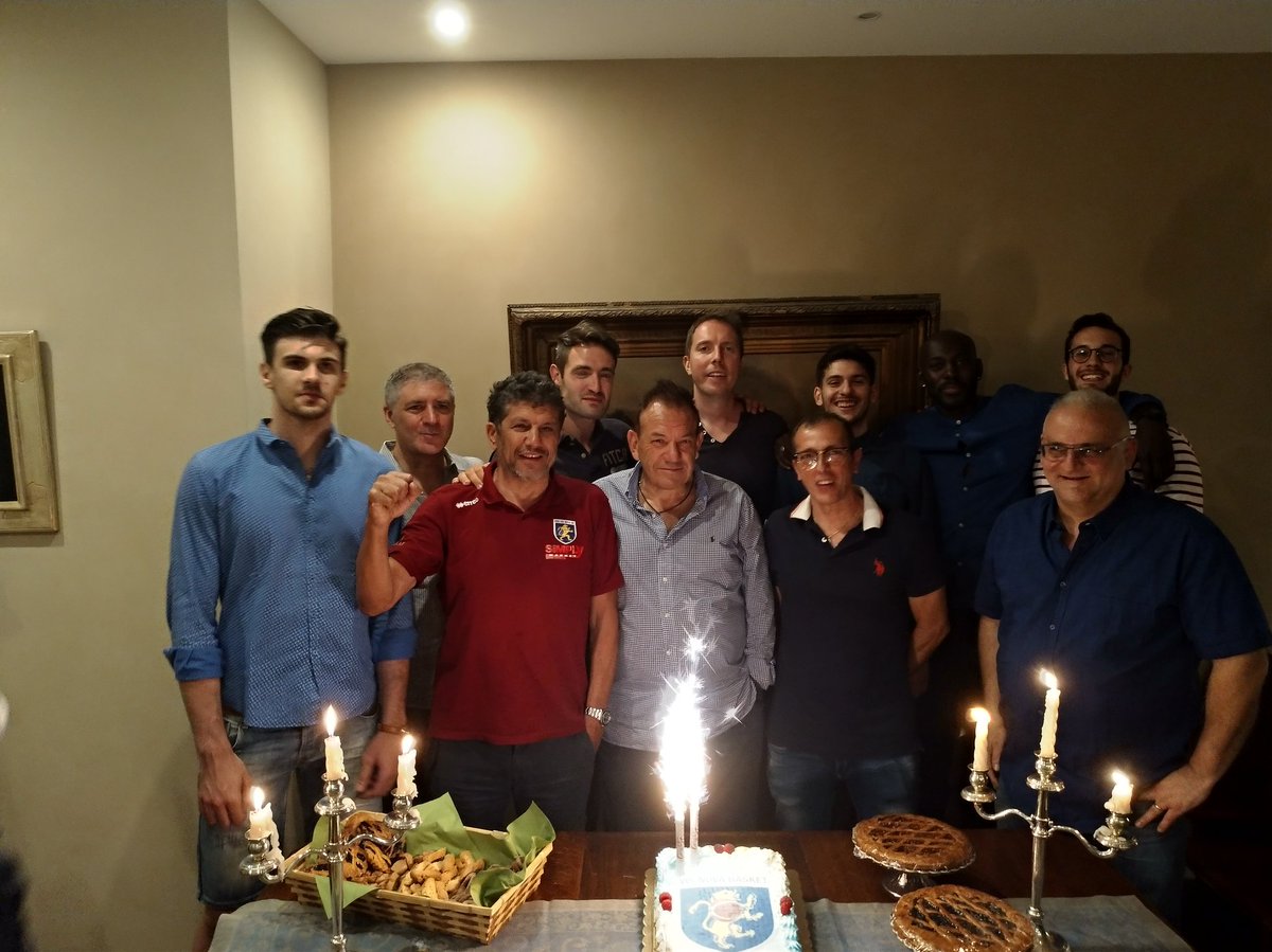 Festa a casa del GM <a href="/ravalemon/">Marco Ravaioli</a> per festeggiare la promozione in #SerieB <a href="/LNPSOCIAL/">Lega Nazionale Pall</a>