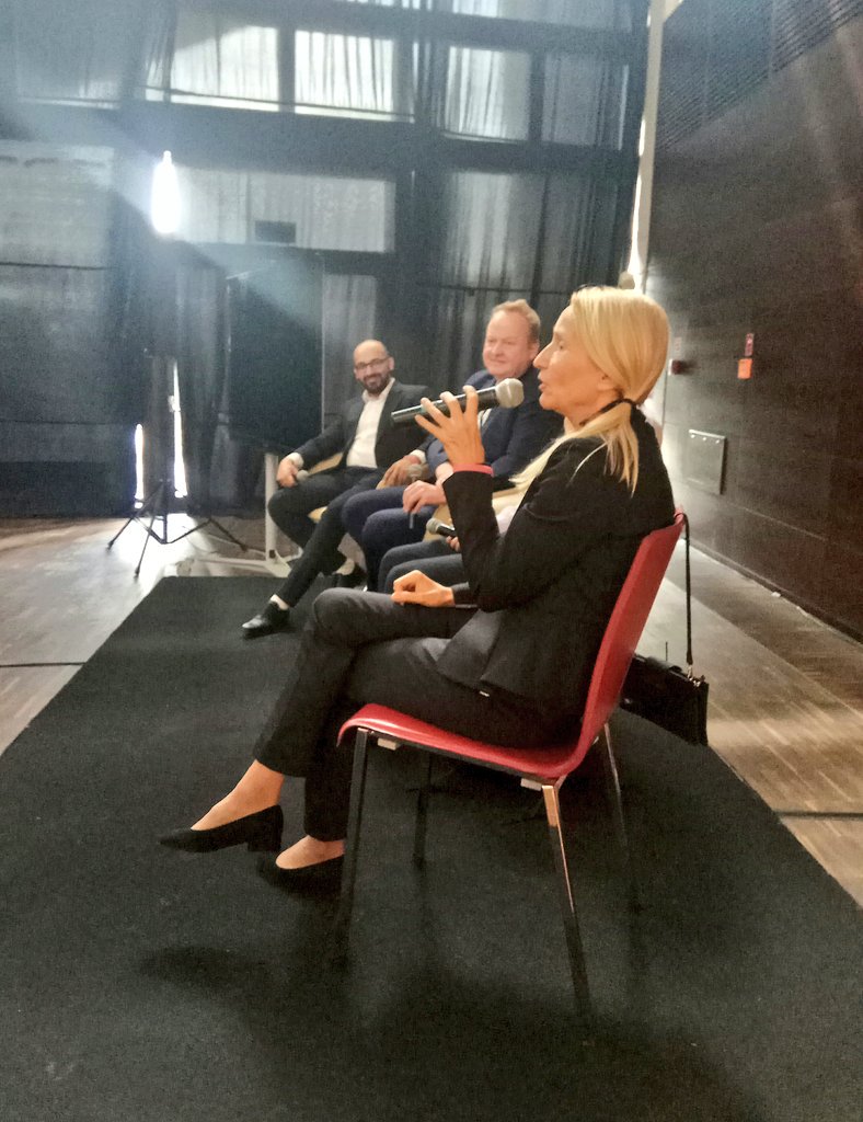 pressagnes's tweet image. Kryptowaluty, wdrożenia i nowe technologie -  pomysłodawcy i inwestorzy rozmawiają dzisiaj na #BlockchainNext w @PGENarodowy o rozwoju #blockchain. Podczas prelekcji można skosztować  też jak smakuje płynny #bitcoin😜💪