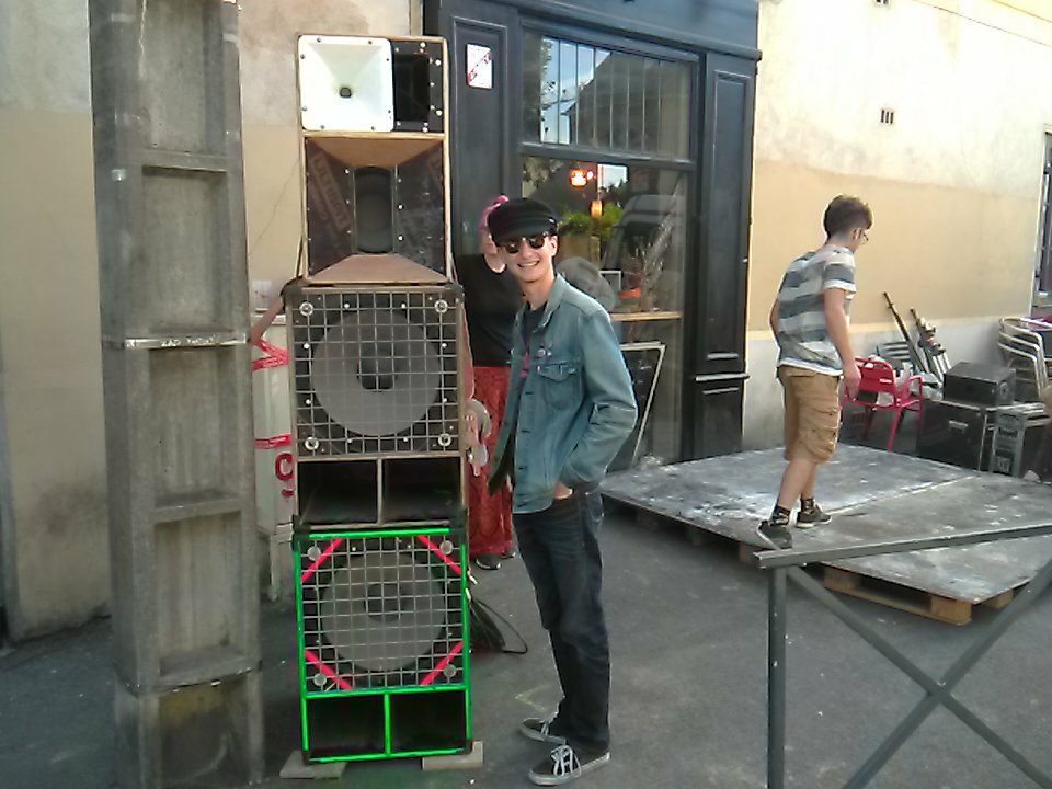 PatCarnivores's tweet photo. C'est ici que ça se passe pour sentir les 200kw de son te caresser les tympans, au Papier Timbré et à 20h30 ! https://t.co/vFdig9Pjzl