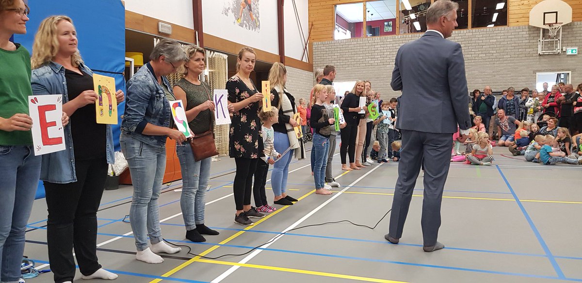 De naam van de nieuwe school in de #delegeaën is bekend. 3 basisscholen gaan per 1 augustus op in de Mienskipsskoalle De Legeaën. Een mooi proces, een bijzonder vlechtwerk. <a href="/reinboge/">KNS de Reinbôge</a>