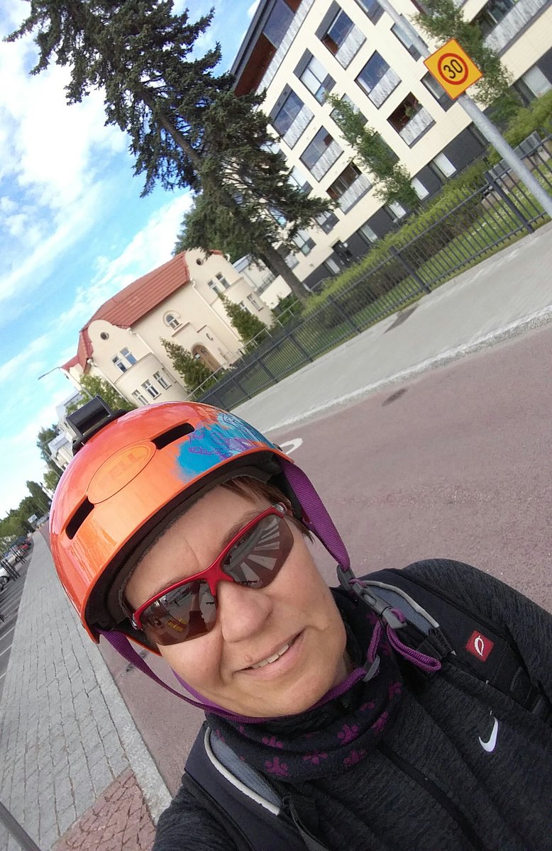 JoonTiina's tweet photo. #joensuu on Suomen parhaita #pyöräily kaupunkeja,josta löytyy myös Suomen ensimmäinen #pyöräilykatu . Tälläisen haluaisin myös Espooseen,jossa autoilu aina etusijalla. https://t.co/jRMgnO9UFW