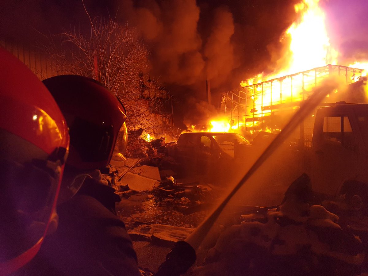 Sdis77's tweet photo. Feu industriel en cours, commune #LePin #chelles #D34 secours engagés, Evitez le secteur, Facilitez l'accès des secours.
@Prefet77 @VISOV1 @Departement77 https://t.co/p5FyoTOqKt