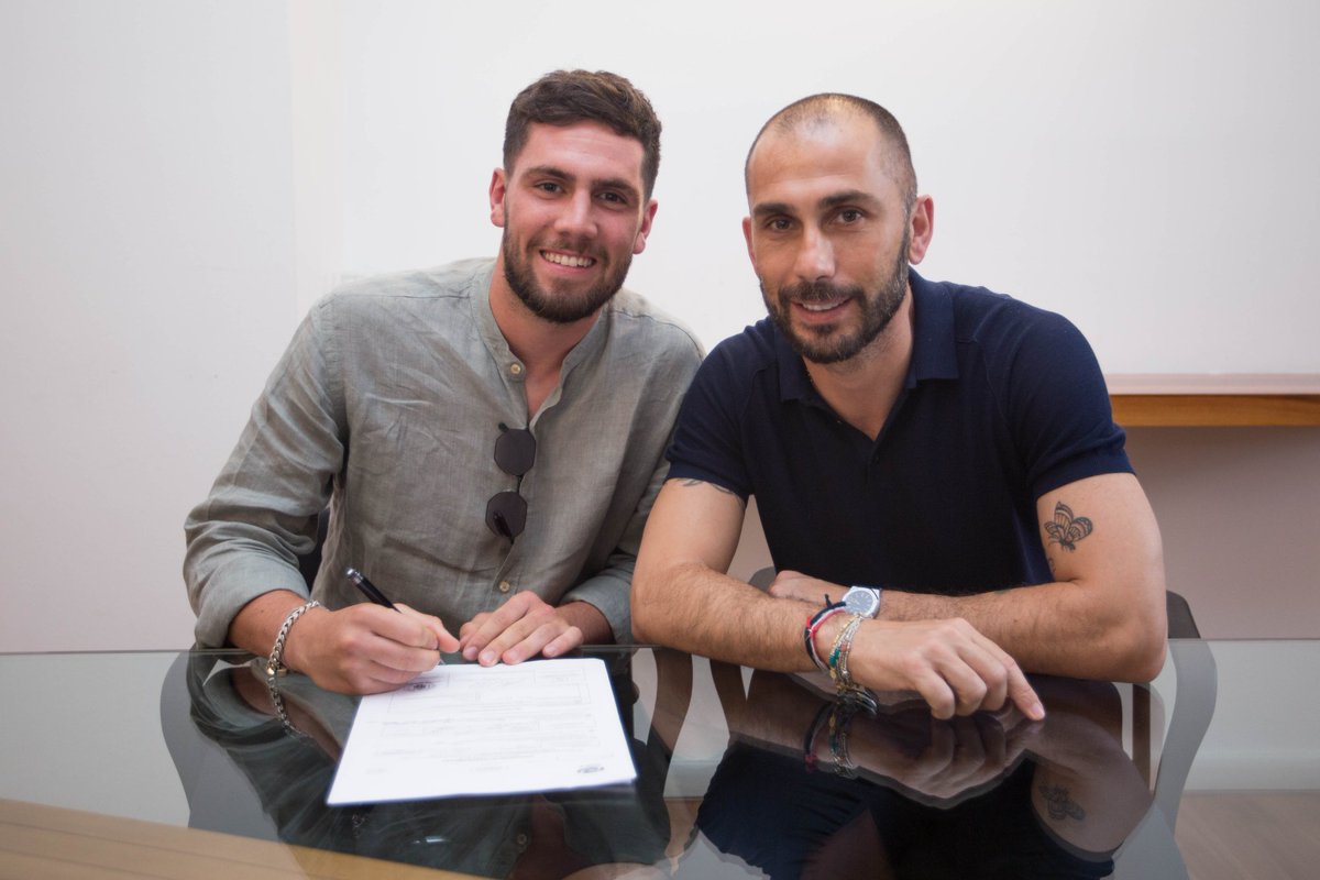 Welcome to Bologna @artucalabresi17! 🔴🔵✍🇮🇹

#WeAreOne