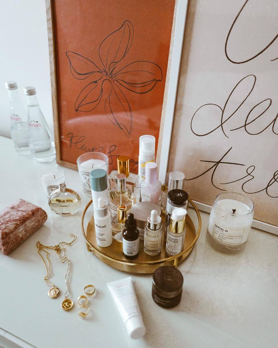 ellenor_kim's tweet photo. Who loves Skincare? This is the biggest giveaway I’ve ever done! 3 winners will get $700 each to create a skincare regime from the @dermstore! They carry brands like Skinceuticals, Murad, Perricone MD, Sunday Riley, Dr Dennis Gross, Peter Thomas Roth... basically all the high-end https://t.co/GJerlEntcC