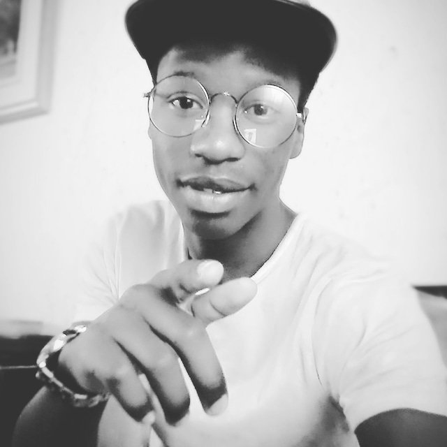 SnowKay_Gee's tweet photo. #Dj_Rooibos #SnowKay_Gee #SelfieDay #My_Self Mina nje https://t.co/VWLmFrgrBN