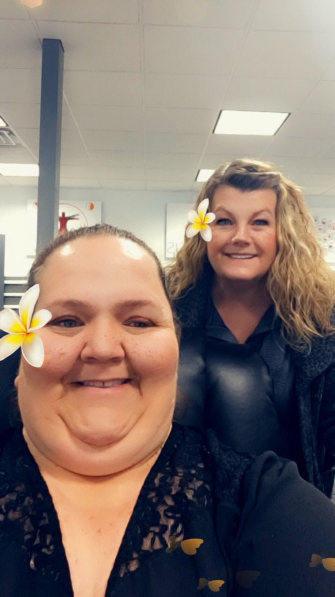 mystiedawnr's tweet photo. #SelfieDay Selfies at work. ⁦@lisaannlanders⁩ https://t.co/rfR0BiKA3w