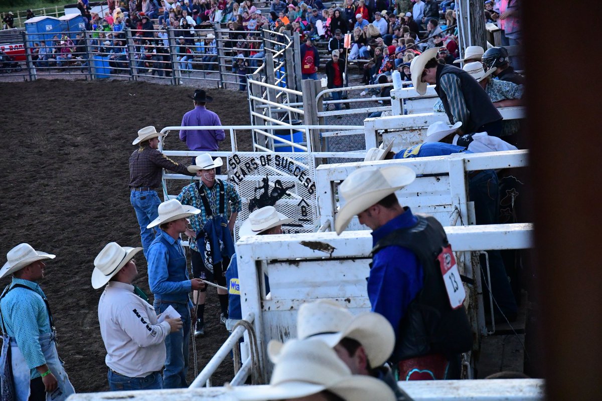 BuffaloChamber1's tweet photo. See MN's oldest &amp; best PRCA @BuffaloRodeoMN this Friday/Saturday. Family friendly show- bull &amp; saddle bronc riding, bareback riding,plus trick roping, &amp; rodeo clowns. 7pm @ Buffalo's Rodeo grounds (1306 Cty Rd 134).  Grounds open @ 5pm.  Tix @ gate: $15/$8 https://t.co/nLZAXi73Io https://t.co/E7VOa2T9ot