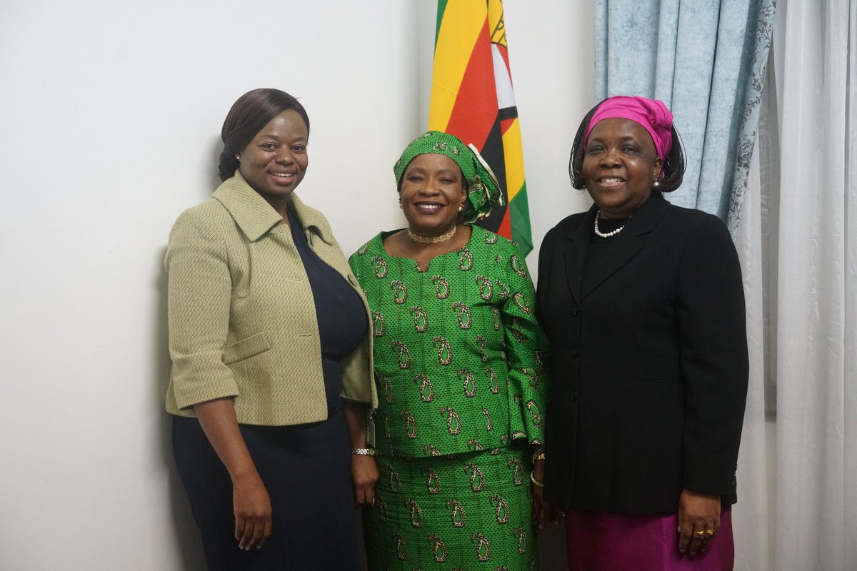 UNFPA_Zimbabwe's tweet photo. Early in the year #firstladyofzim led national efforts to raise awareness on #cervicalcancer which kills at least 1 500 women annually @UNFPA supporting efforts to prevent loss of life by providing free screening & treatment for women in 101 health facilities since 2010 @Emuia https://t.co/e4FLon3DRV