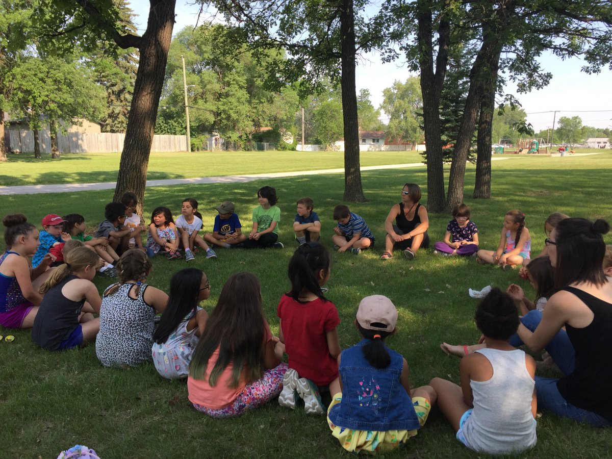 MrsAFarkas's tweet photo. Beautiful start to our morning with a smudge and outdoor morning meeting. @frontenacLRSD @cyr_shannon https://t.co/5cHknw1RaS