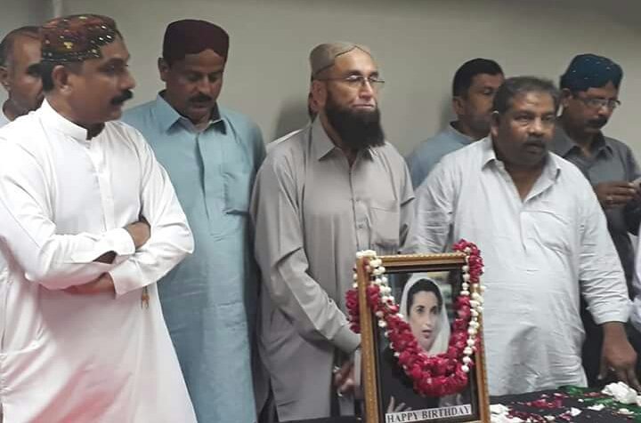 SYEDFAYAZALISH8's tweet photo. Happy Birthday Shaheed Rani 🌹🎂🌹
برہم اُسی کے دم سے تھا وہ دیس کا وقار تھی
وہ دشمنوں پہ تیر  تھی وہ  بنتِ ذوالفقار تھی

۲۱ جون ۶۵ واں یومِ ولادت دختر مشرق شہید محترمہ بے نظیر بھٹو.
#ہم_نہیں_بھولیں_گے   🇱🇾🇱🇾🇱🇾 https://t.co/QdMtfQsrSz