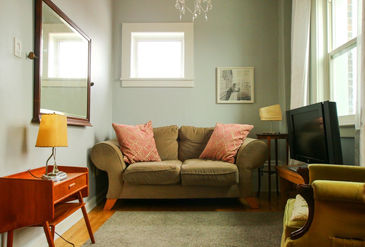 A great example how choosing the right home decor can complement your old furniture.