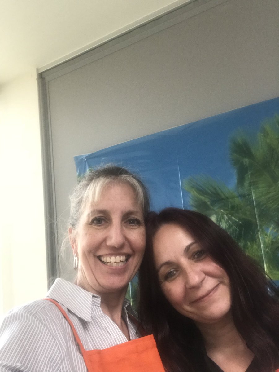 MSUKraut's tweet photo. DS Advanced HDU with Danca. And national selfie day. #MWJUNE2018 @jody_delicato @XKerrigan @KristinMBowden1 @pauliescags https://t.co/dAe3XxB0UI
