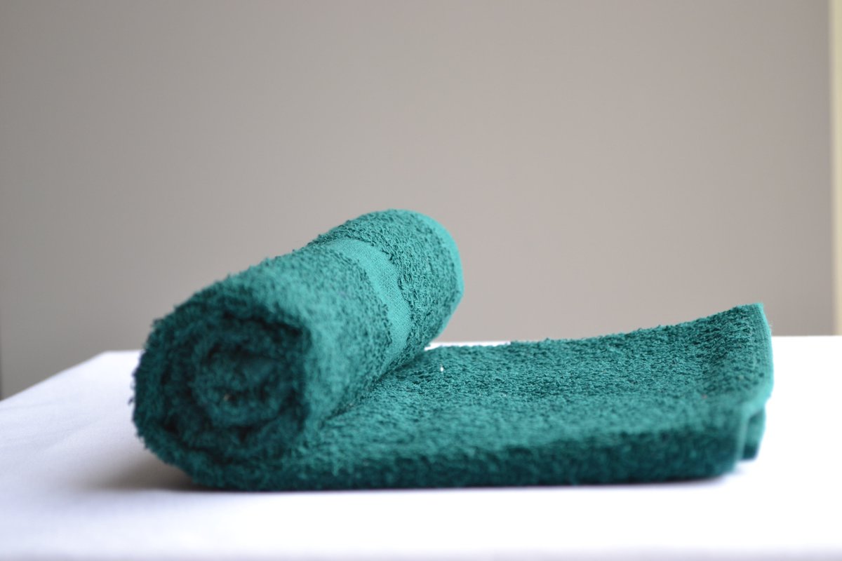 Hunter Green Color Bleach Proof Salon Towels 16x27'
ow.ly/hfzB30kBz1X

#salontowels #haircolor #canadasalon #canadatattooartist #canadaspa #JST #justsalontowels #multicolourtowels #whitetowel #toweldeals #spa #hairsalon #sheets #towels #bedsheets #nailsalon #salon #spatowel