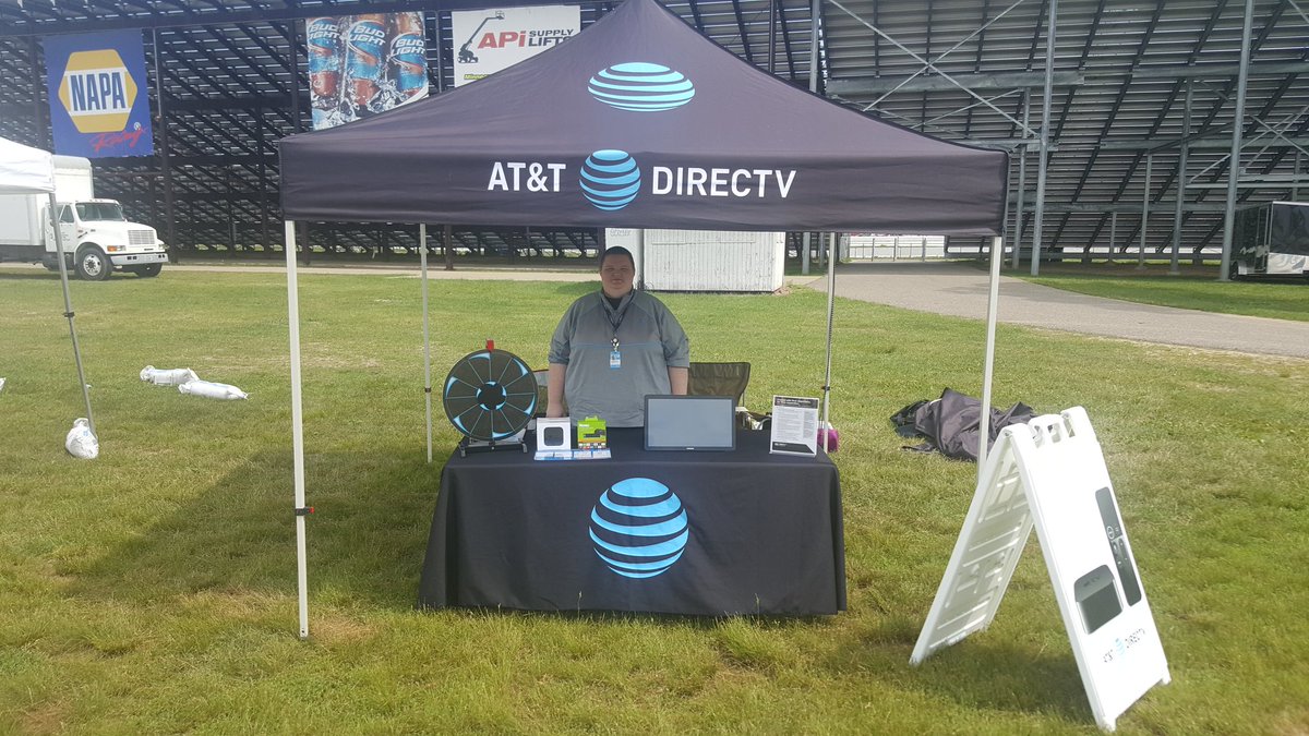 DSalentine's tweet photo. Jon and the Baxter crew is ready to rock and show our awesome offers at Lakes Jam!  @bpeterson407 @LMKtweets @bonnierister https://t.co/5AIYaj2SFV