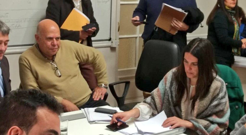 ✒️#Senado #Comisión de Hacienda y Presupuesto, y Economía recibiendo a productores por la ley de control #LobesiaBotrana Desde @MejorPodemos planteamos:
- Rechazo a la ley provincial
- Implementación plena de la ley nacional
- Que no se asfixie a pequeños y medianos productores