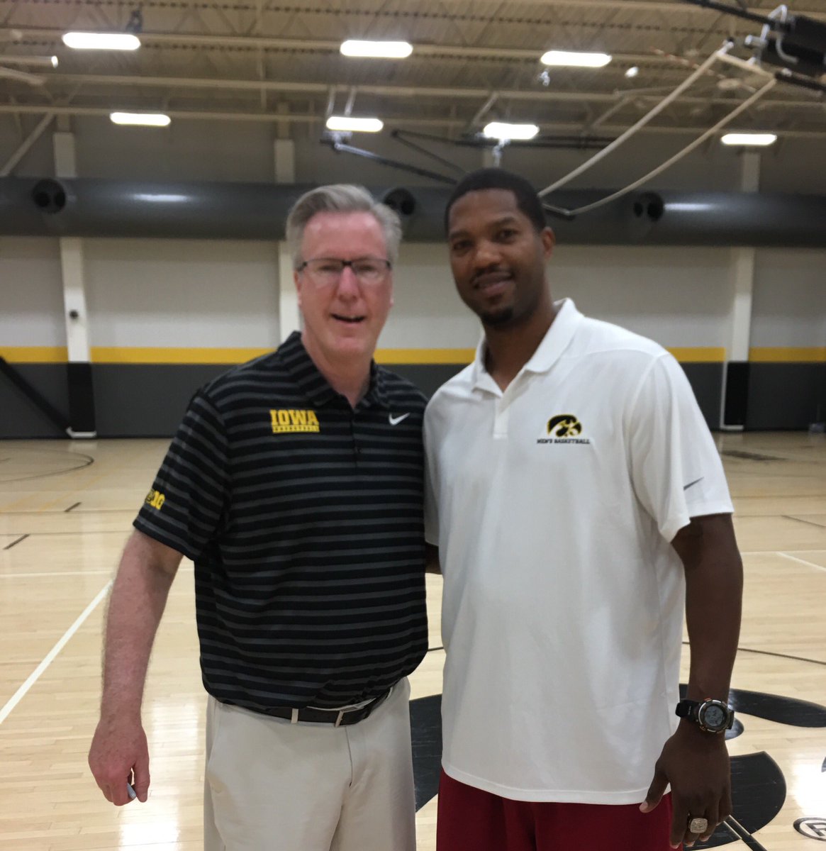 LGYCoach's tweet photo. Thanks Coach McGaffery for allowing me to help out this week at Hawkeye camp and my guy, Courtney Eldridge, for being the bridge to that opportunity!! Saw some good talent and met some good people. #lanecollege #coachyoung #memphiskid #Hawkeyes https://t.co/dT2MTt7dAJ