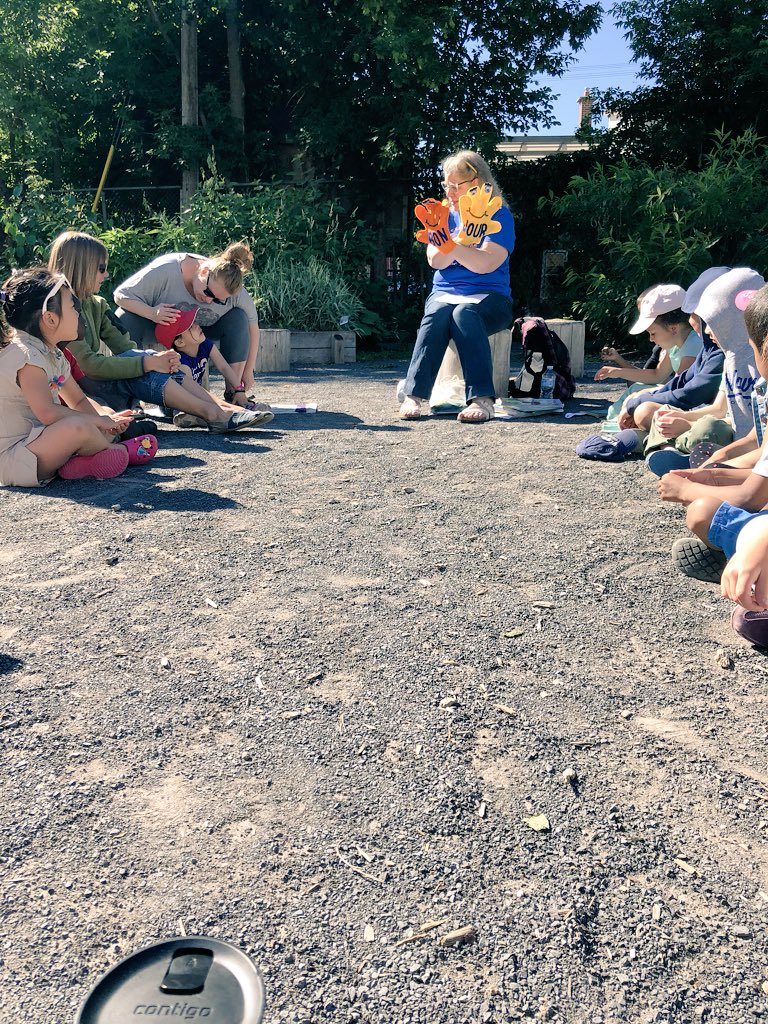 TheLearningSub's tweet image. Big thanks to the #ottawapubliclibrary! #outdoorstorytime