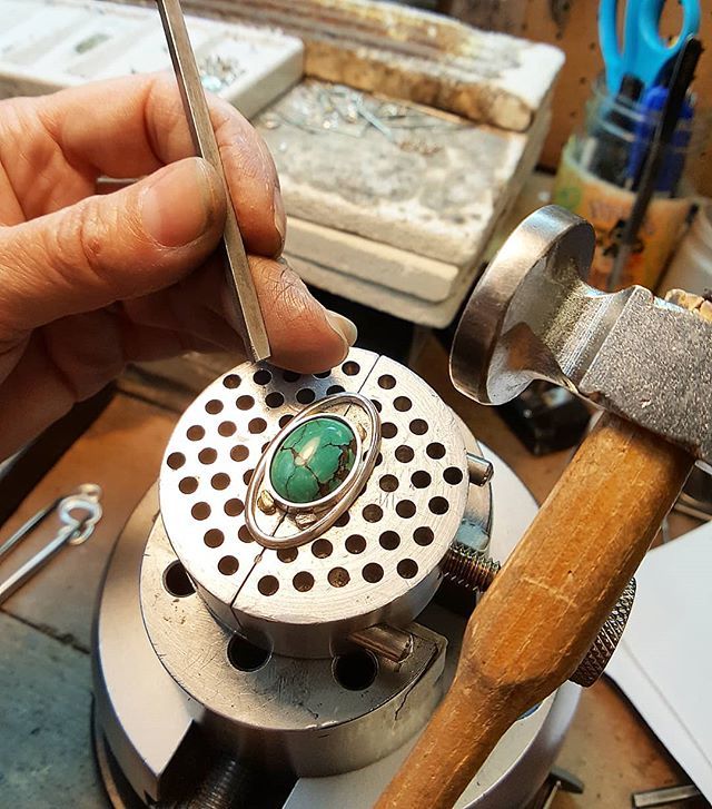 TheTouchJewelry's tweet image. Final touches, setting the stone!
📸🔨#processshot
•
•
•
#fb #tw #pi