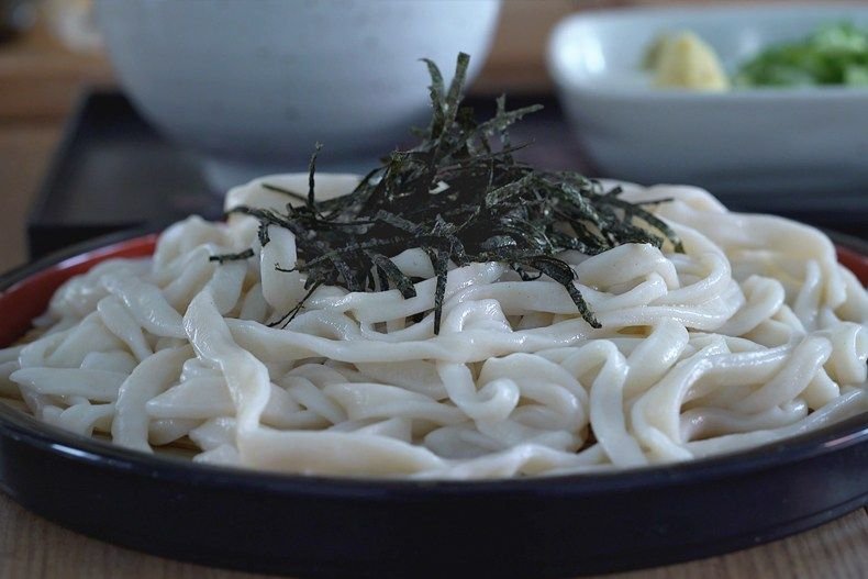tokyoya_es's tweet image. ¡¡ Aprende a preparar una receta popular japonesa con unos noodles #Udon!! Hoy te traemos esta receta de #ZaruUdon de @KwanHomsai que es fácil y está deliciosa 😋🍜😋buff.ly/2vJqT4e