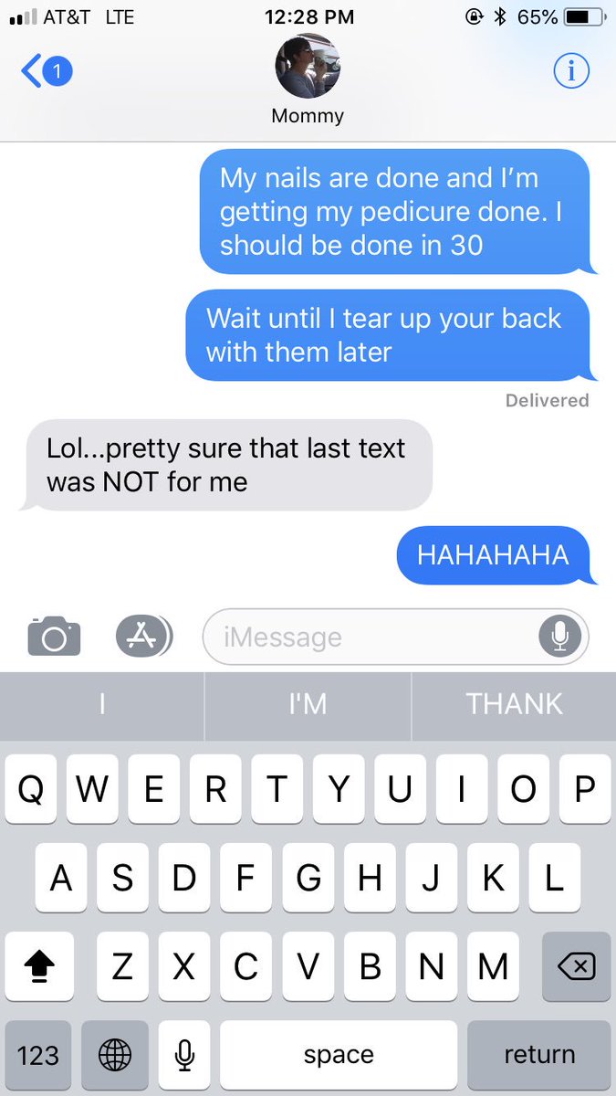 Katherin3beth's tweet photo. When you send a text to your mom that was definitelyyyyy not supposed to go to her.. LMAO https://t.co/K40SiMNr5s