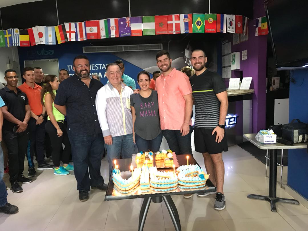 Así luce la #FamiliaVibaGym celebrando el aniversario #11 ¿Y tu, fuiste parte de nuestra celebración? #VibaGym #Maracaibo