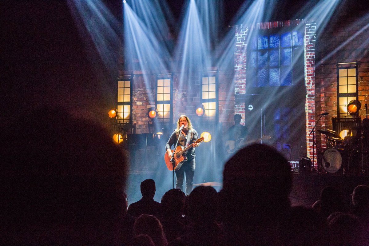 TheMaritimeEdit's tweet image. Have you read Jennifer Wood's spectacular interview with @alanthomasdoyle in the latest volume of #TheMaritimeEdit? We photographed hi at Saint John's @ImperialTheatre. Watch this video to see why you need to read it: youtu.be/3Xor6zkJJTQ maritimeedit.com #AlanDoyle