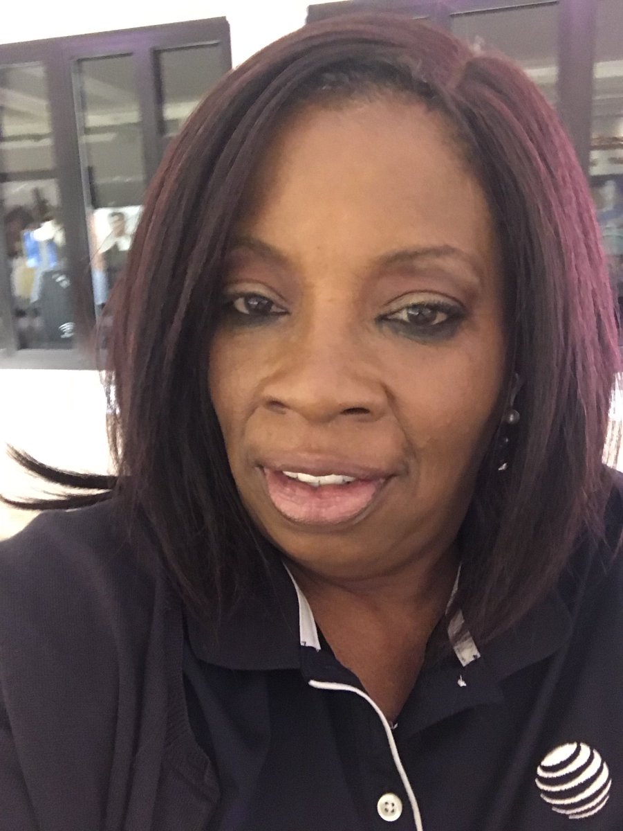 Kdunlap9804's tweet photo. #NewnImprovedKiosk 4hrs of sleep after working 14hrs. #OGSelfie #UnleashTheEast #AARPVersion #OneFLA @kiosk305 @CristySwink @efrenfavela @JayleneM_ @mariahwright305 https://t.co/2hc7zyeU5Y