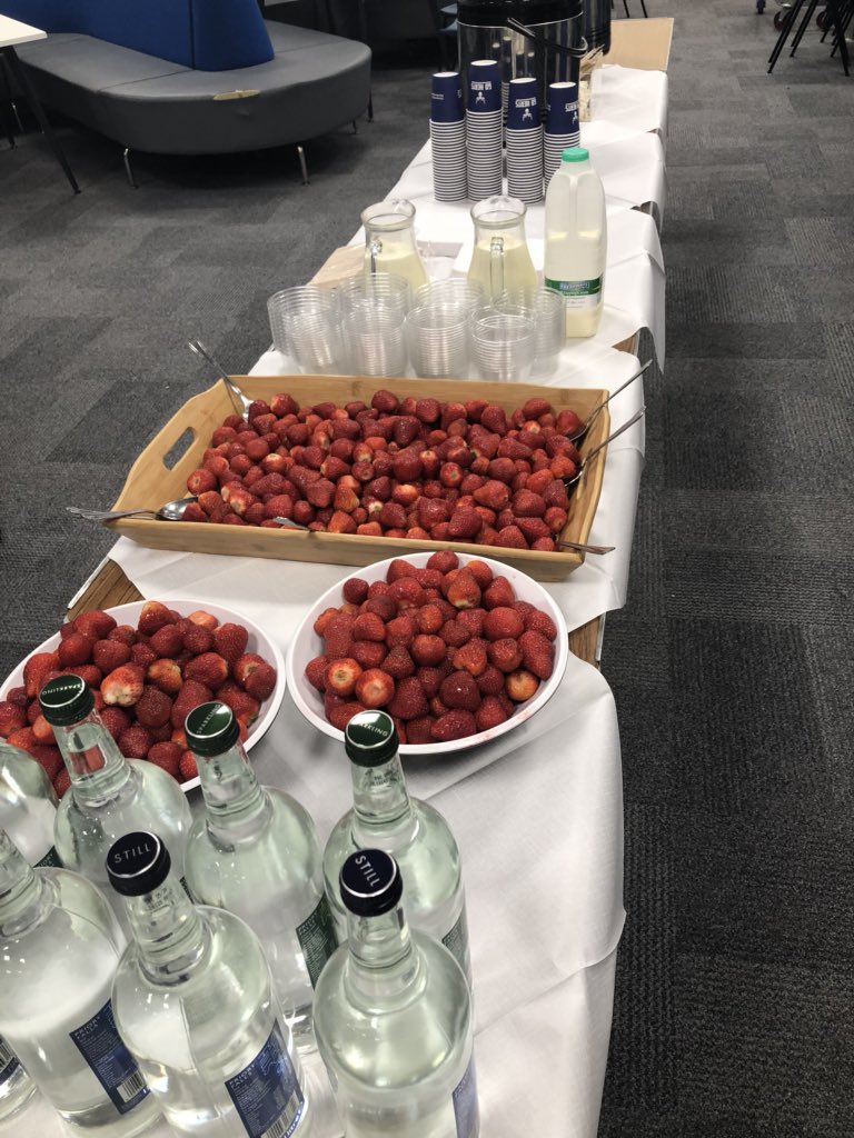 HBS_LT's tweet photo. Hope you’ve all enjoyed the day! Strawberries and cream are available for you now 😍🍓 #hbstryonething https://t.co/NWcDNcHfhG