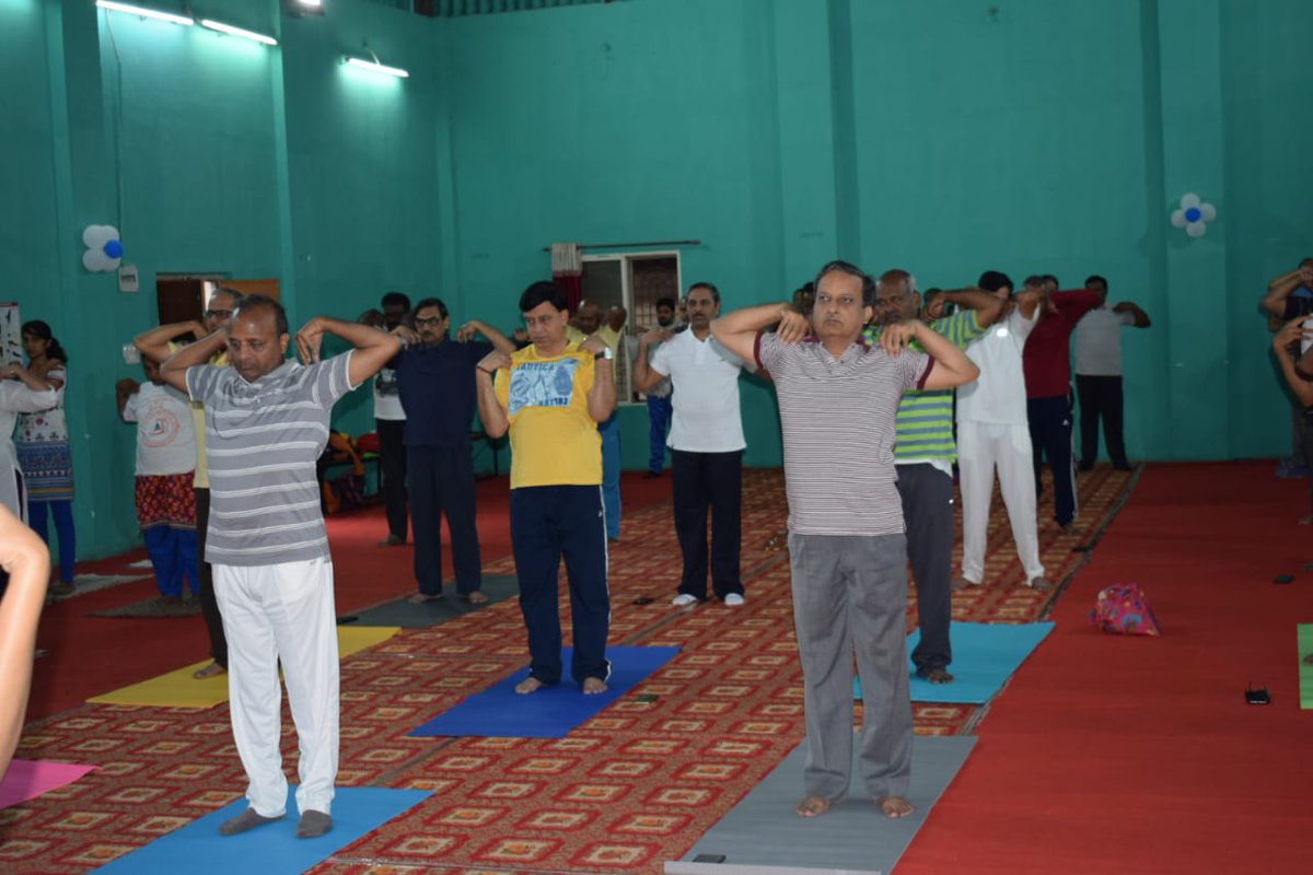 cposwr's tweet photo. International Day of Yoga for 2018 was observed in SWR under leadership of GM SWR shri AK Gupta @GMSWR . The same was also observed in all the units of SWR. @RailMinIndia @drmsbc @drmubl @DrmMys https://t.co/t62Ms18baF