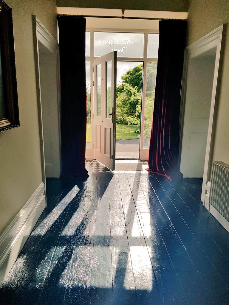 KilladanganMayo's tweet photo. Love to see the sunshine pour through the front door @KilladanganMayo  and more to follow this #weekend  #luckyguests #BlueBookBlueSkies #bluebookvouchers #luxuryselfcatering #familygathering https://t.co/C32f3TAzSO