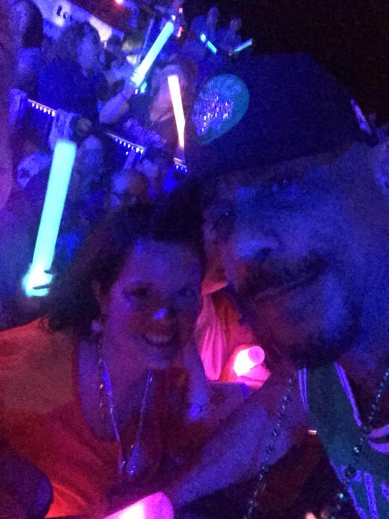 LizTrabue's tweet photo. #NationalSelfieDay #SelfiesWithDanny ❤️❤️ https://t.co/eQShHHmurJ