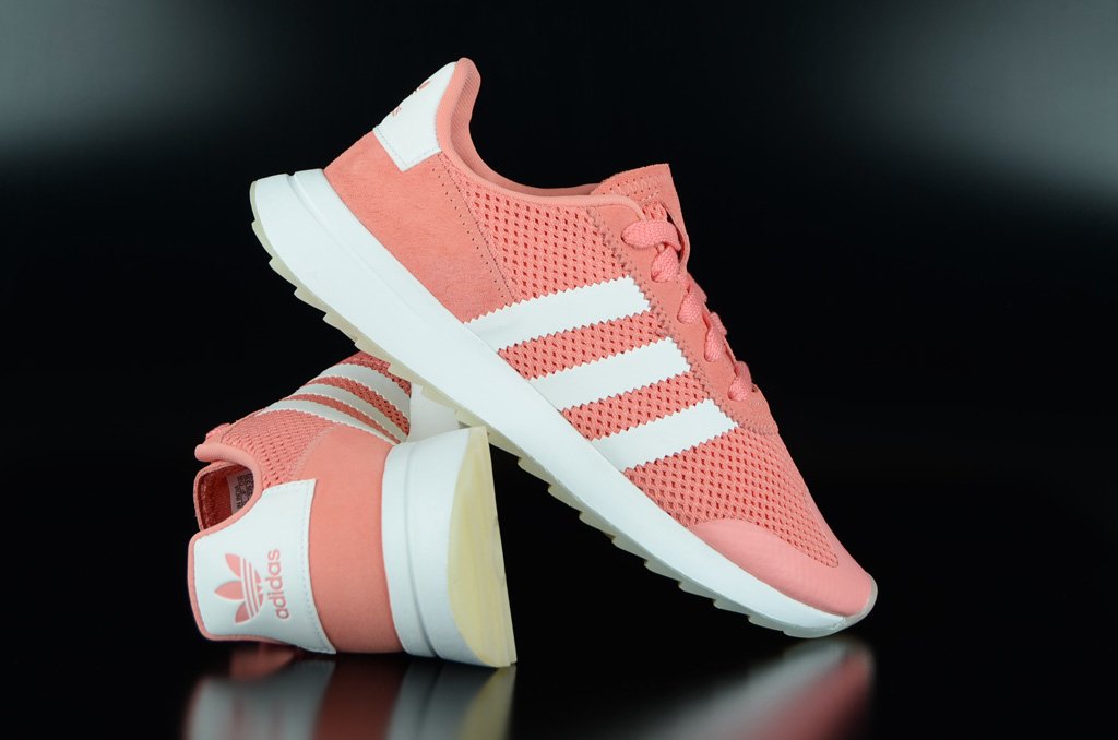 Streetwear's tweet photo. Zeit für nen Flashback! Mit dem Adidas Flashback FLB Tactile Rose Pearl Grey Sneaker! Bei uns jetzt nur 79,90 EUR!

#Adidas #Flashback

https://t.co/6CK04WNdQZ https://t.co/vT7FPp7D8n