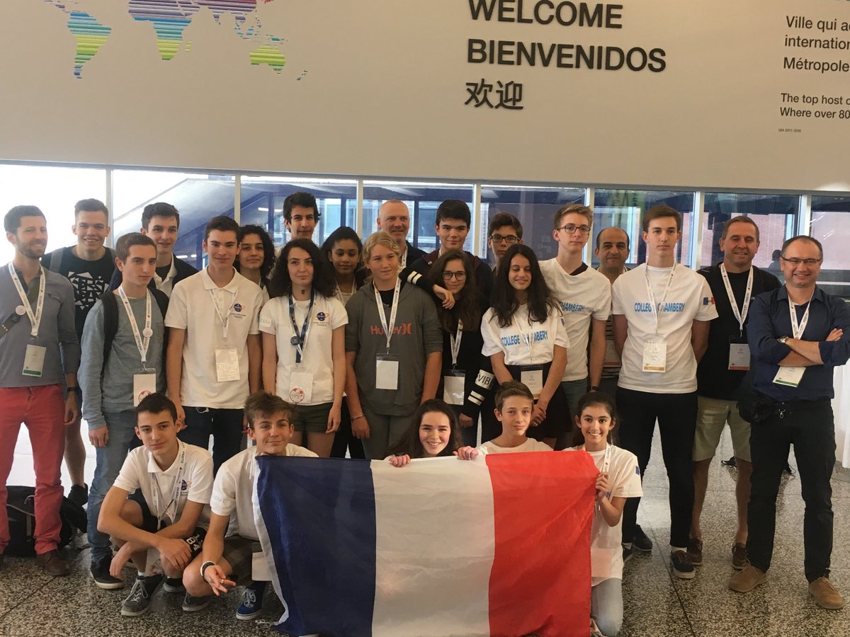 BernardUthurry's tweet photo. Fiers de notre délégation française Juniors à la #Robocup de Montréal. Les profs de @Pau, de @villenavedornon et de @Cadillac ont autant d’étoiles ds les yeux que leurs élèves. #humantechnologies https://t.co/kcNJuCNY94