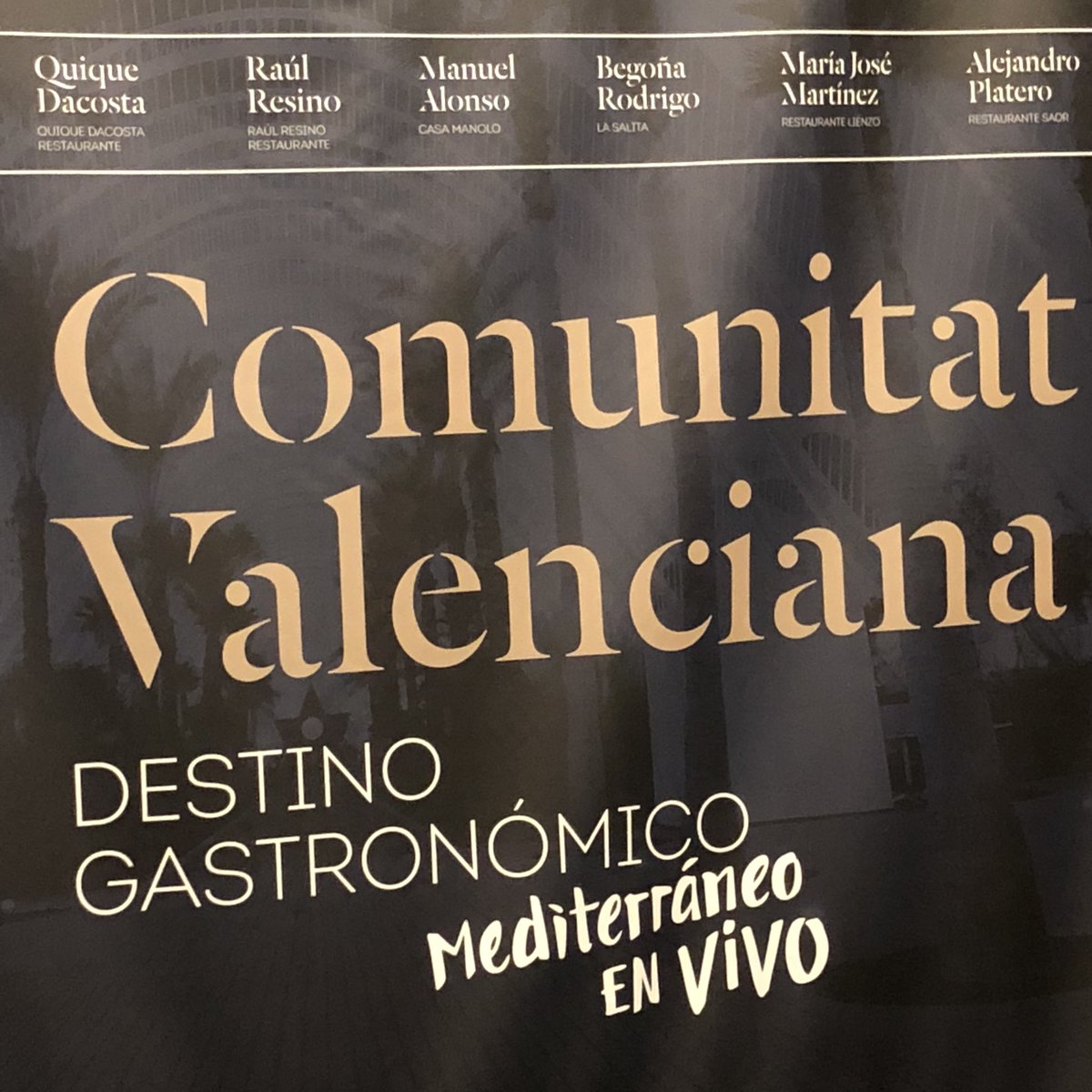 SpagnaInItalia's tweet photo. Riesci a percepire la magia nell'aria? I profumi dell'estate si fondono con quelli dell'alta cucina per il #TapasDay dedicato alla @c_valenciana! Segui l'evento dalle 19.30! #MediterraneoDalVivo https://t.co/Cw5IdC7pw2