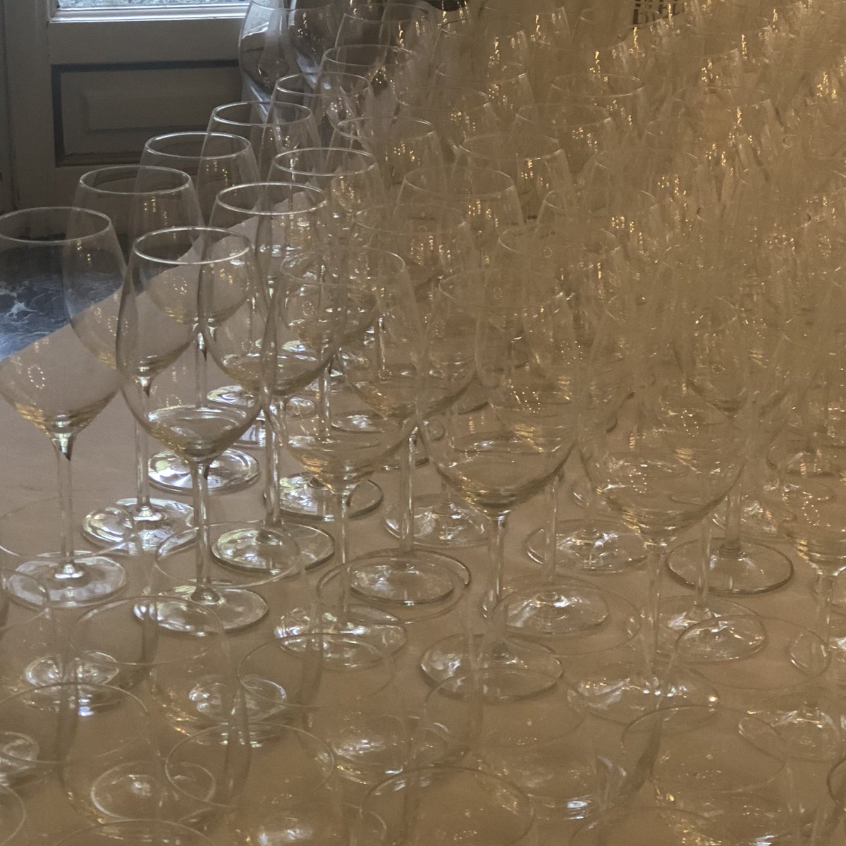 SpagnaInItalia's tweet photo. Riesci a percepire la magia nell'aria? I profumi dell'estate si fondono con quelli dell'alta cucina per il #TapasDay dedicato alla @c_valenciana! Segui l'evento dalle 19.30! #MediterraneoDalVivo https://t.co/Cw5IdC7pw2
