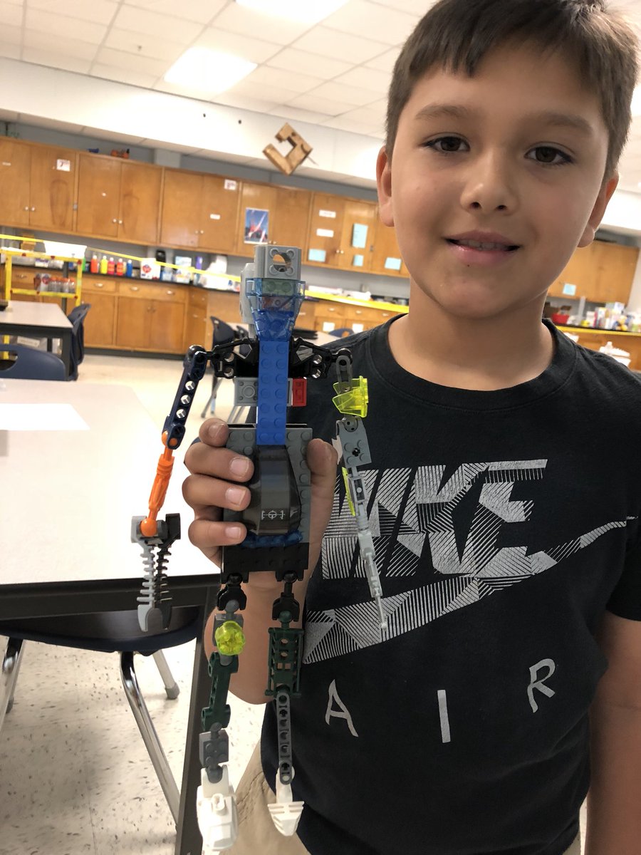 VanderbiltCSEO's tweet photo. We built time for recess into the schedule but instead of running around, these #SEEKcamp campers opted to build robots with #legos. #learningneverstops #KidsInSTEM https://t.co/kOWkaHKHiT