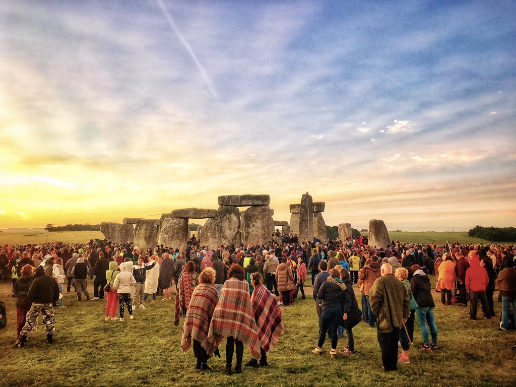 EdHopley's tweet photo. Sunrise at Stonehenge this morning. #SummerSolstice2018 #SummerSolstice #Stonehenge #stonecircle #sunrise #sunworship #paganism #druids #UNESCO #WorldHeritage #Wiltshire https://t.co/Z5tSQiCnUm