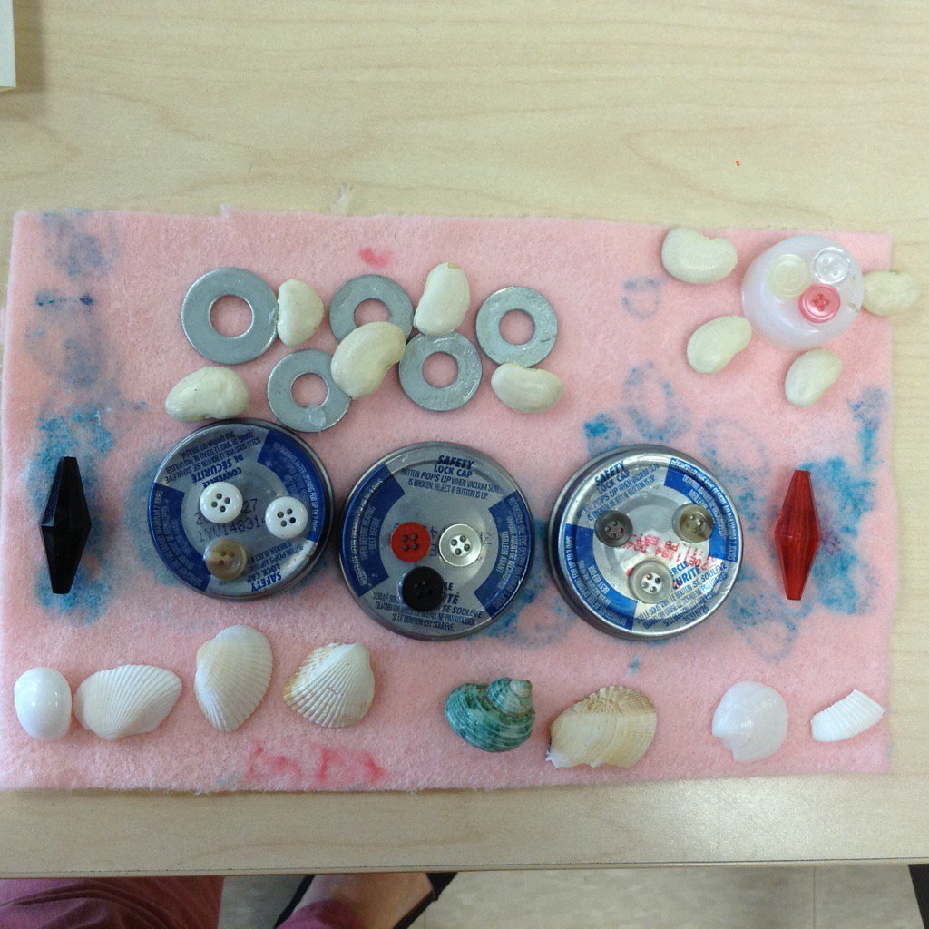 eaglets123's tweet photo. G's beach scene - loose parts. @EldoradoPDSB https://t.co/Xxg9nZx1Cz